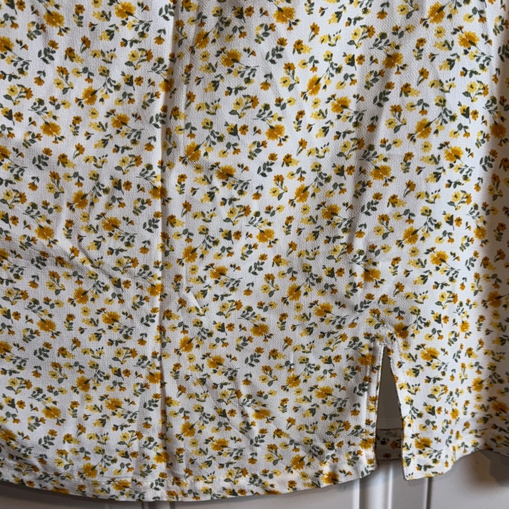 Hollister- NWT Yellow Floral Mini Skirt Size Large - Picture 5 of 10